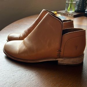 Frye light tan shooters. Only worn a handful of times. Womens size 7.5